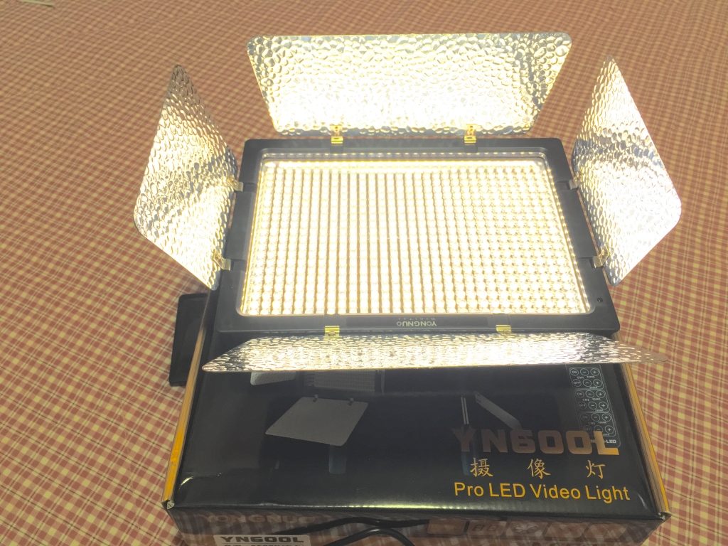 ライブで使用するLED照明「Yongnuo 600 LED」を購入してみました。